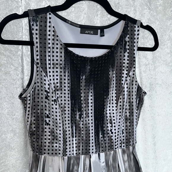 Unique urban dress - Picture 2 of 7